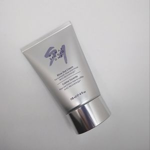 Blow Out Cream For a Smooth Blow-Dried Finish